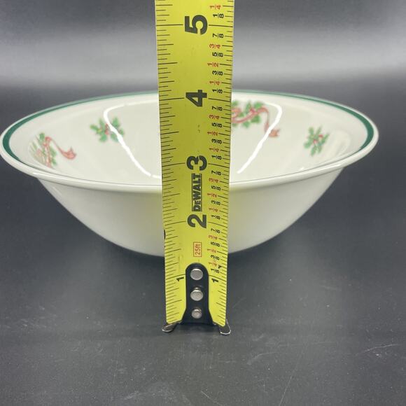 Vintage Johnson Brothers VICTORIAN CHRISTMAS Vegetable Serving Bowl 8.25" Round - Picture 3 of 6